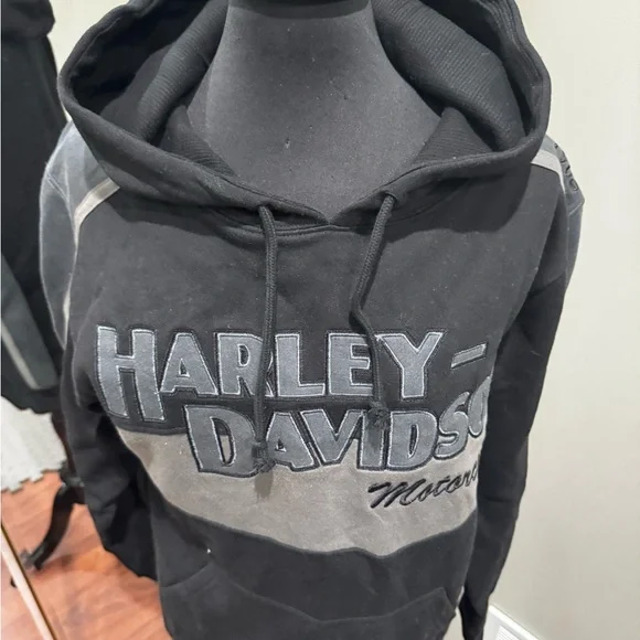 Harley-Davidson Men's Black and Gray Sweatshirt - Picture 3 of 13